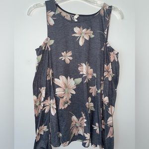 Boutique cold shoulder gray floral top. Size medium.